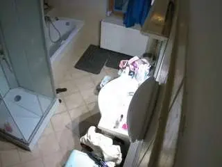 Camsoda Adult Video Chat of voyeurcam-julmodels-bath-2nd-2