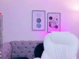 Camsoda Adult Webcam of issi-loren