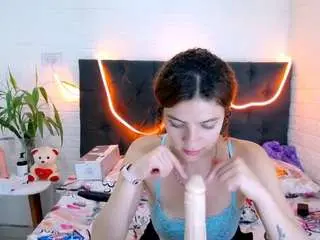 Camsoda Nude Webcam of laura-honey1