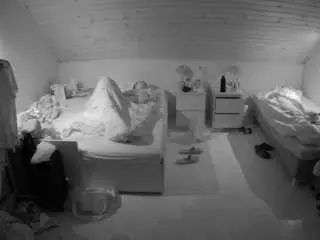 Camsoda Nude Webcam of voyeurcam-julmodels-greybed-3