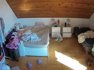 Camsoda Adult Webcams of voyeurcam-julmodels-greybed-3