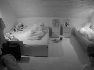 Camsoda Private Sex Chat of voyeurcam-julmodels-greybed-3