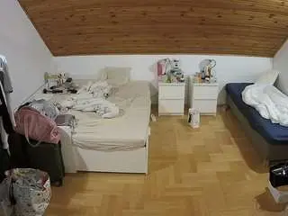 Camsoda Best Webcam of voyeurcam-julmodels-greybed-3