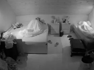 Camsoda Live Sex Cam of voyeurcam-julmodels-greybed-3