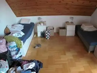 Camsoda Live Sex Cam of voyeurcam-julmodels-greybed-3