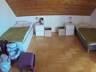 Camsoda Best Webcam of voyeurcam-julmodels-greybed-3
