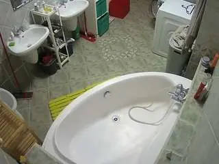 Camsoda Free Porn Cam of voyeurcam-julmodels-bath-1st-1