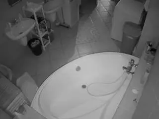 Camsoda Adult Video Chat of voyeurcam-julmodels-bath-1st-1