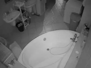 Camsoda Private Sex Chat of voyeurcam-julmodels-bath-1st-1