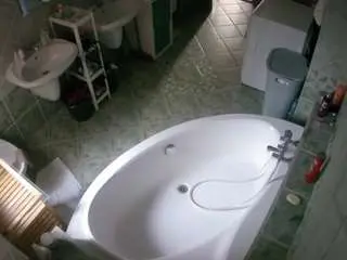 Camsoda Nude Webcam of voyeurcam-julmodels-bath-1st-1