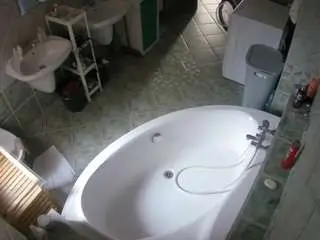 Camsoda Watch Live Sex Cams of voyeurcam-julmodels-bath-1st-1