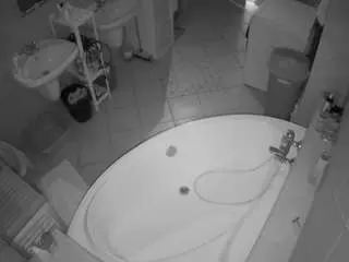 Camsoda Adult Webcams of voyeurcam-julmodels-bath-1st-1