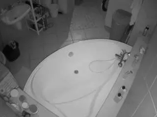 Camsoda Adult Video Chat of voyeurcam-julmodels-bath-1st-1