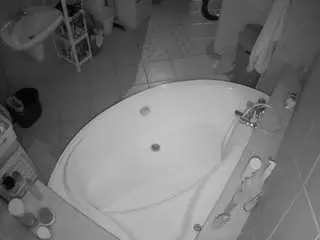 Camsoda Nude Webcam of voyeurcam-julmodels-bath-1st-1