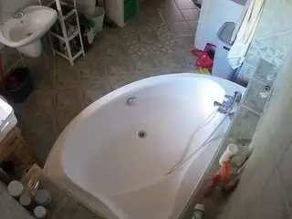 Camsoda Free Porn Cam of voyeurcam-julmodels-bath-1st-1