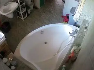 Camsoda Sex Cam of voyeurcam-julmodels-bath-1st-1