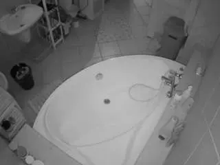 Camsoda Adult Video Chat of voyeurcam-julmodels-bath-1st-1