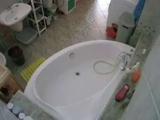 Camsoda Adult Video Chat of voyeurcam-julmodels-bath-1st-1