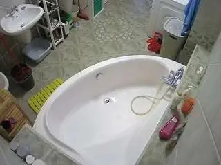 Camsoda Sex Cam of voyeurcam-julmodels-bath-1st-1