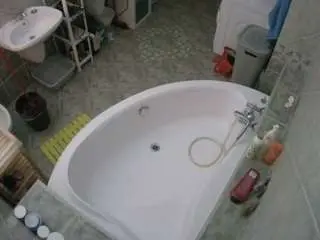 Camsoda Live Sex Cam of voyeurcam-julmodels-bath-1st-1