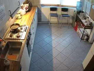 Camsoda Adult Webcams of voyeurcam-julmodels-kitchen-2