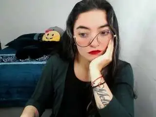 Camsoda Free Porn Cam of cameliasaenz