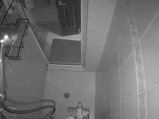 Camsoda Adult Video Chat of voyeurcam-baileybase-shower