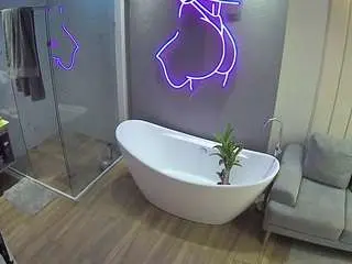 Camsoda Nude Webcam of voyeurcam-casa-salsa-bathroom-5