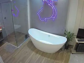 Camsoda Nude Webcam of voyeurcam-casa-salsa-bathroom-5