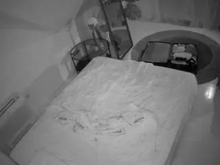 Camsoda Private Sex Chat of voyeurcam-julmodels-whitebed-4