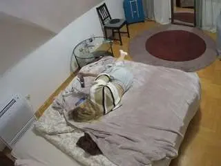 Camsoda Live Sex Cam of voyeurcam-julmodels-whitebed-4