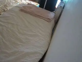 Camsoda Best Webcam of voyeurcam-julmodels-whitebed-4