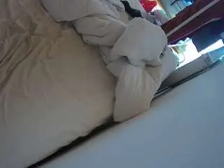 Camsoda Free Porn Cam of voyeurcam-julmodels-whitebed-4