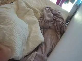 Camsoda Live Sex of voyeurcam-julmodels-whitebed-4