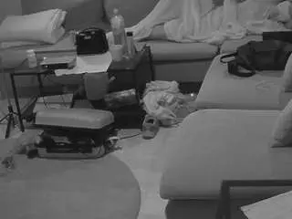 Camsoda Adult Webcams of voyeurcam-julmodels-living-1