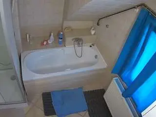Camsoda Adult Video Chat of voyeurcam-julmodels-bath-2nd-1