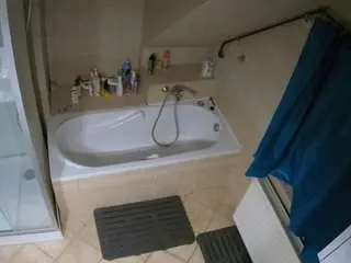 Camsoda Private Sex Chat of voyeurcam-julmodels-bath-2nd-1