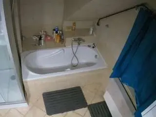 Camsoda Live Sex Cam of voyeurcam-julmodels-bath-2nd-1