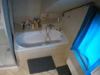 Camsoda Free Porn Cam of voyeurcam-julmodels-bath-2nd-1