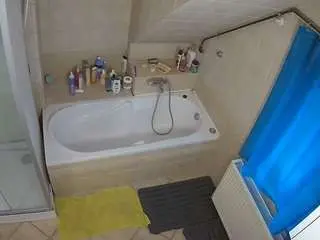 Camsoda Adult Webcam of voyeurcam-julmodels-bath-2nd-1