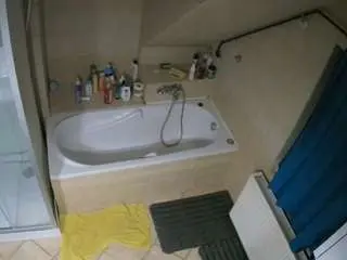 Camsoda Adult Webcam of voyeurcam-julmodels-bath-2nd-1