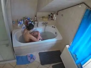 Camsoda Private Sex Chat of voyeurcam-julmodels-bath-2nd-1