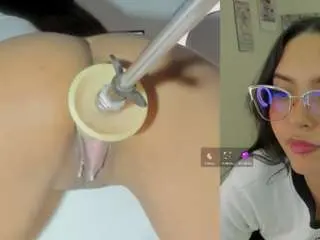 Camsoda Nude Webcam of emily-philip