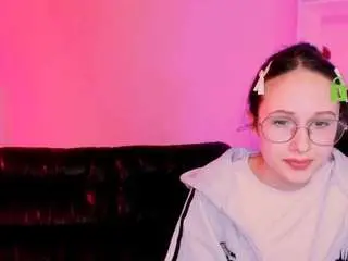 Camsoda Nude Webcam of mona-cloud