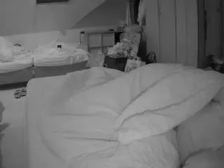 Camsoda Sex Cam of voyeurcam-julmodels-bed-1