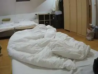 Camsoda Live Sex Cam of voyeurcam-julmodels-bed-1