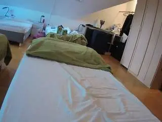 Camsoda Free Porn Cam of voyeurcam-julmodels-bed-1