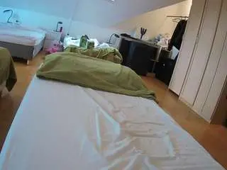 Camsoda Live Sex Cam of voyeurcam-julmodels-bed-1