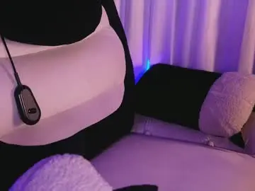 Chaturbate Live Sex Cam of sacred_sin_room7