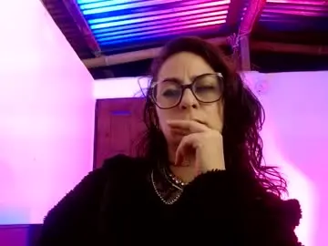 Chaturbate Live Sex of serena_xyz
